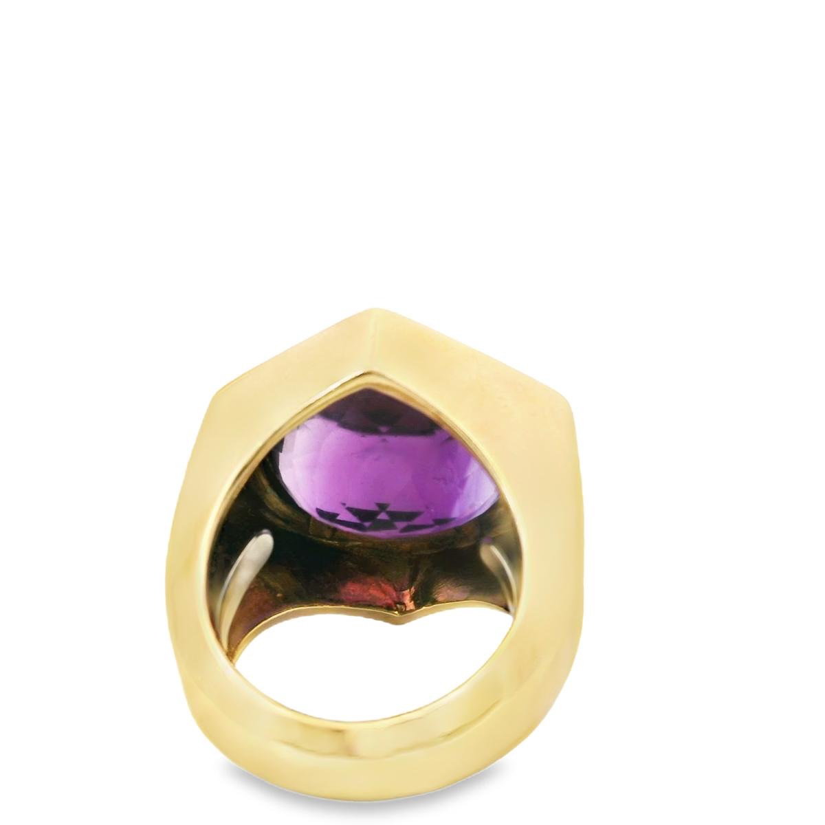 18k Yellow Gold   1970s Geometrical Amethyst  Ring  - 22.5GRAM